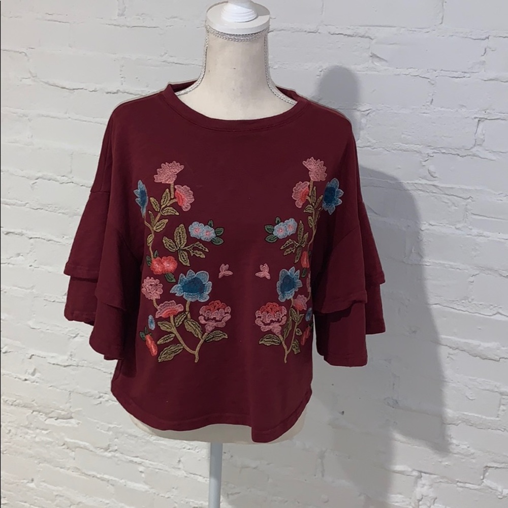 💫 Beautiful Wine Knit Top with Floral Detail! 💫